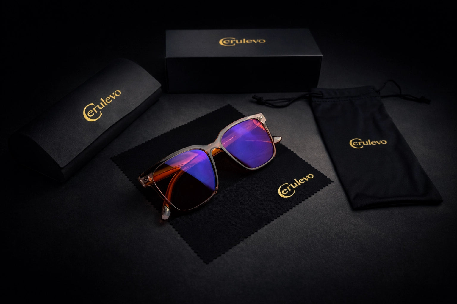 Webseitenbanner Cerulevo Seruce Brille Kollektion mit Zubehör Rose mir orangefarbenen Gläsern