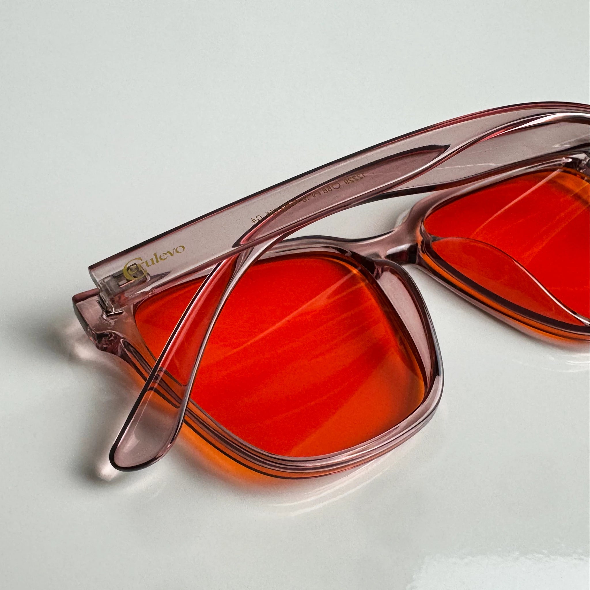 Blaulichtfilterbrille Cerulevo Modell Seruce rose mit orangenen Gläsern detail