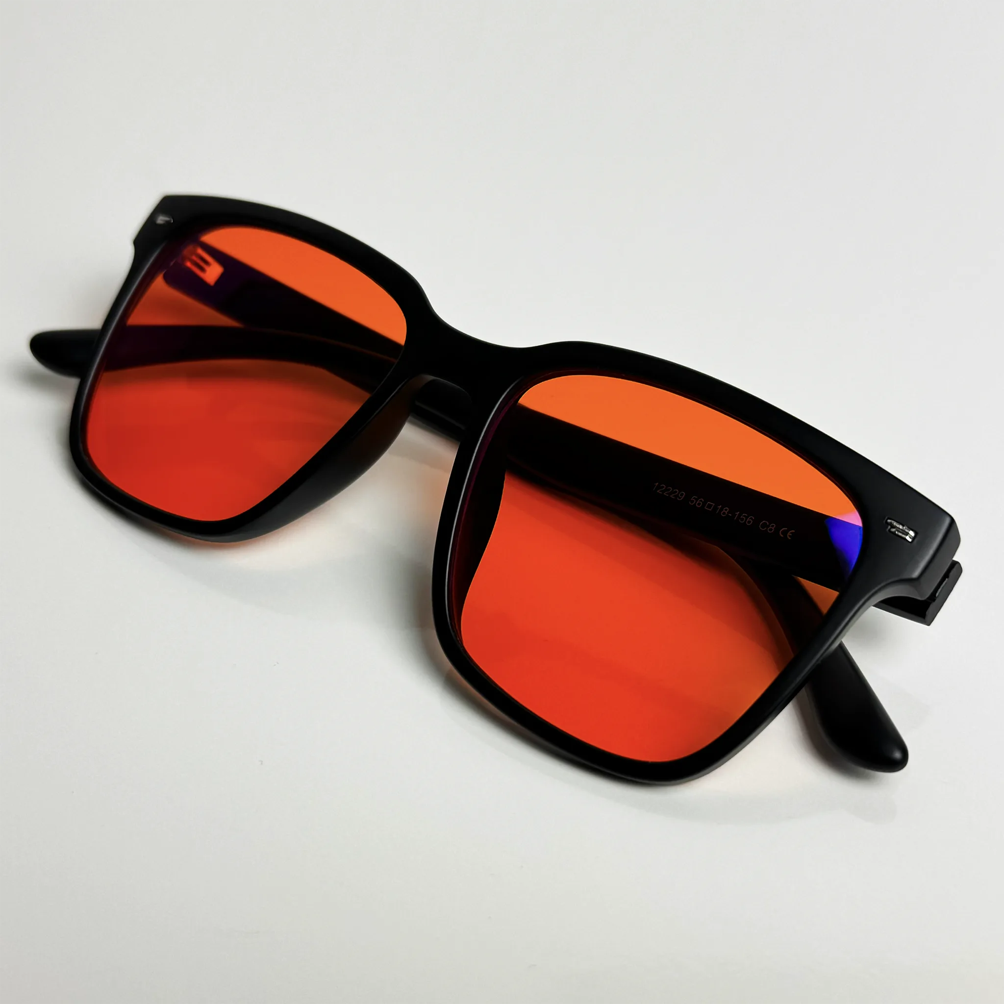 Blaulichtfilterbrille Cerulevo Modell Seruce schwarz mit orangenen Gläsern cover