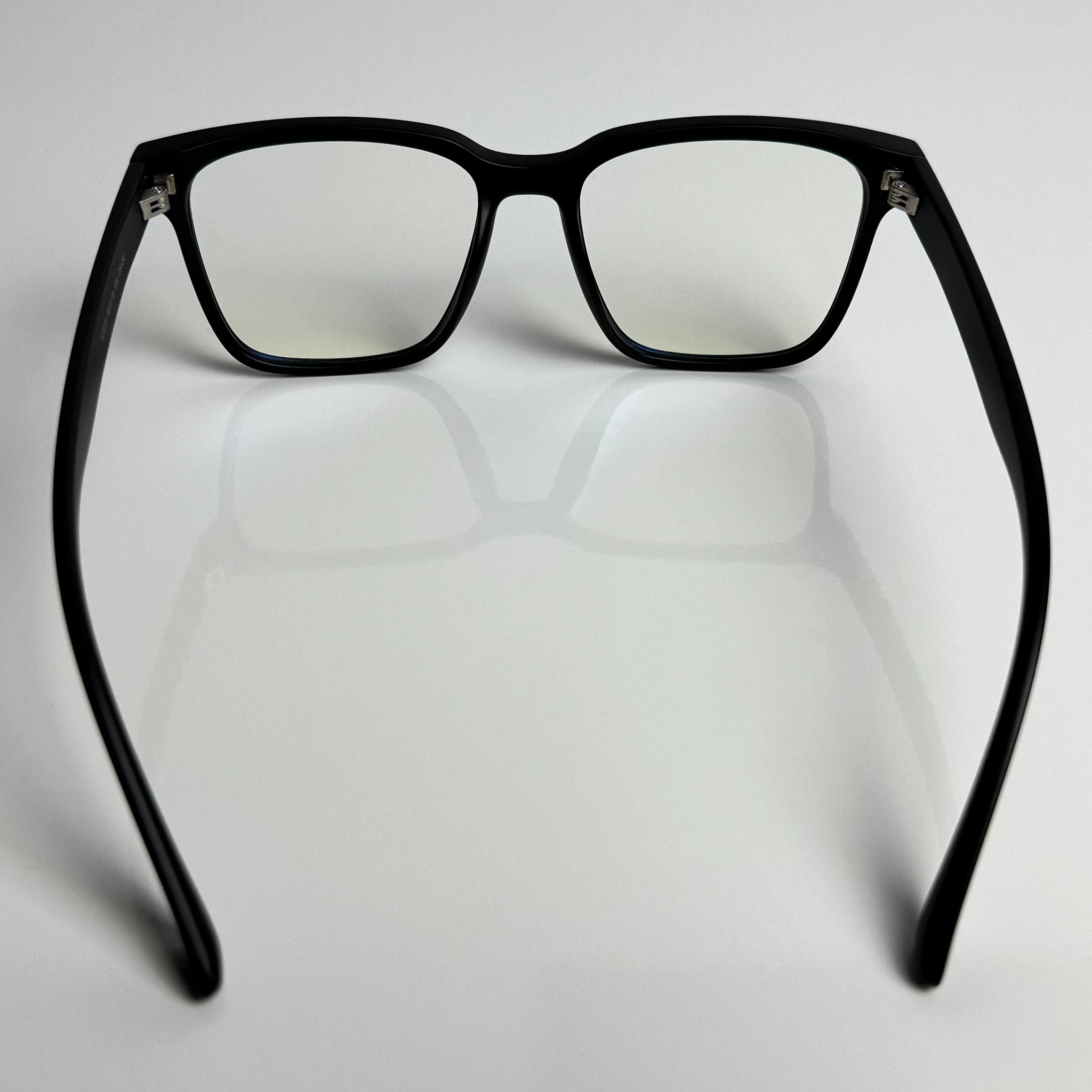 Blaulichtfilterbrille Cerulevo Modell Seruce schwarz mit transparenten Gläsern hinten