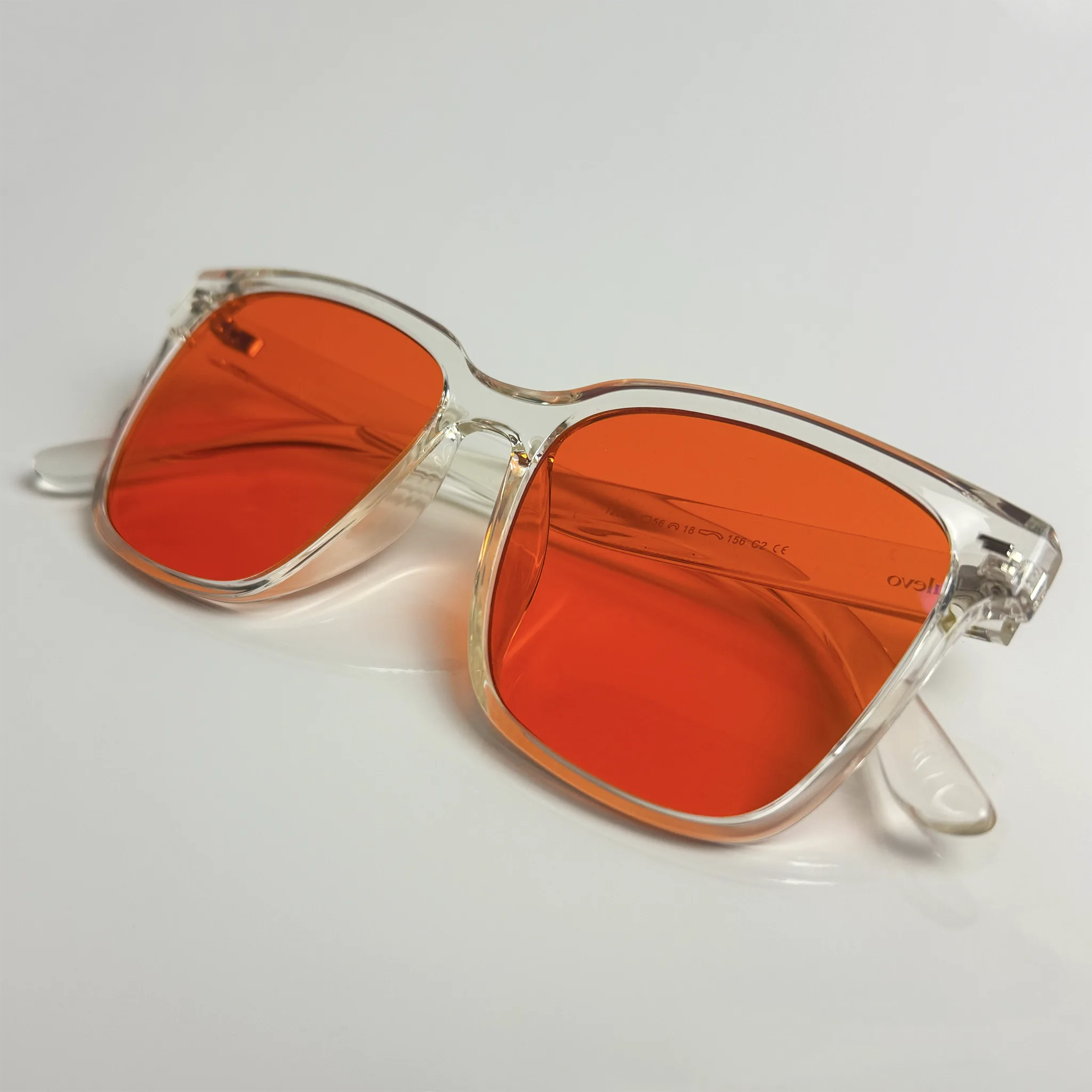 Blaulichtfilterbrille Cerulevo Modell Seruce transparent mit orangenen Gläsern cover